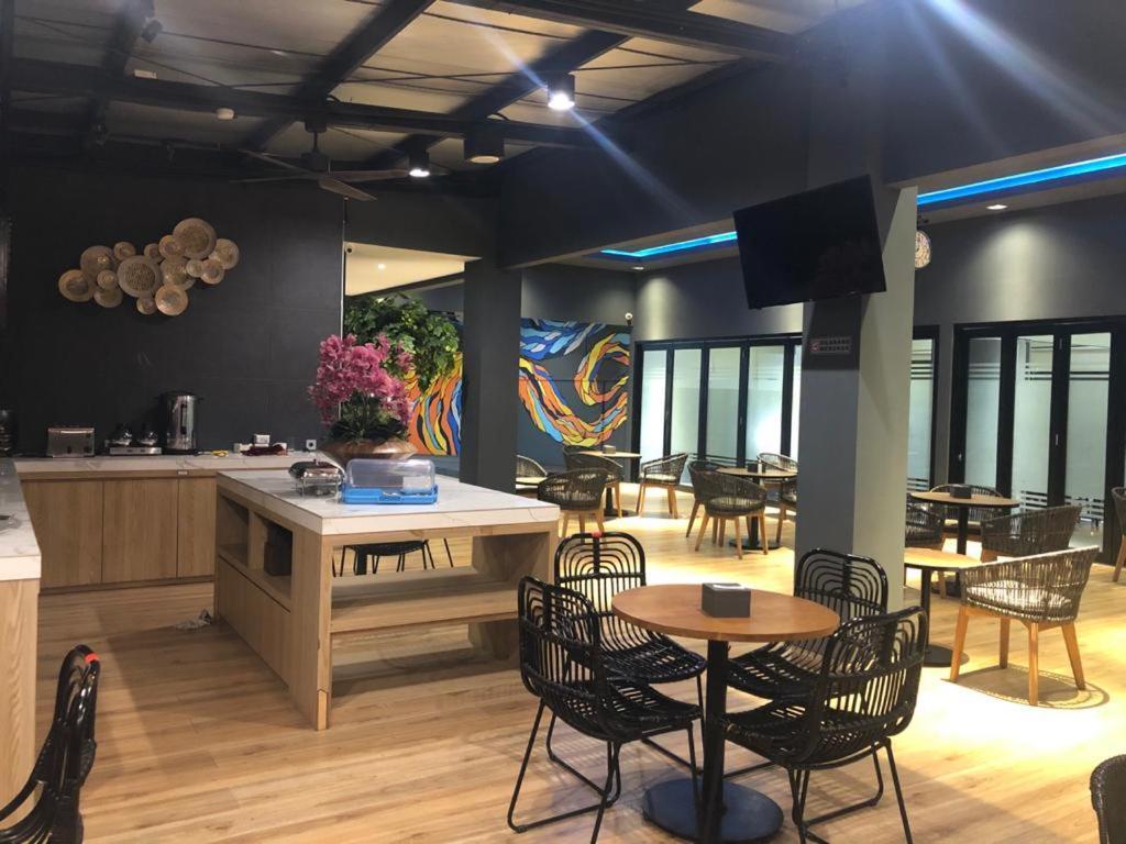 Grand Caman Hotel Bekasi Ngoại thất bức ảnh